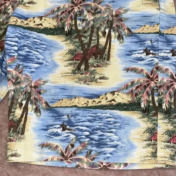 Tommy Hilfiger Men’s All Over Print Tropical Chino Shorts - Picture 2 of 6